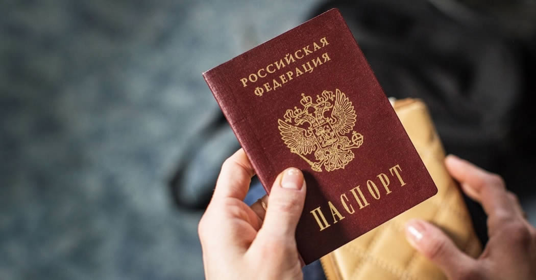 Уехавшим за границу жителям новых регионов дали месяц на выбор гражданства