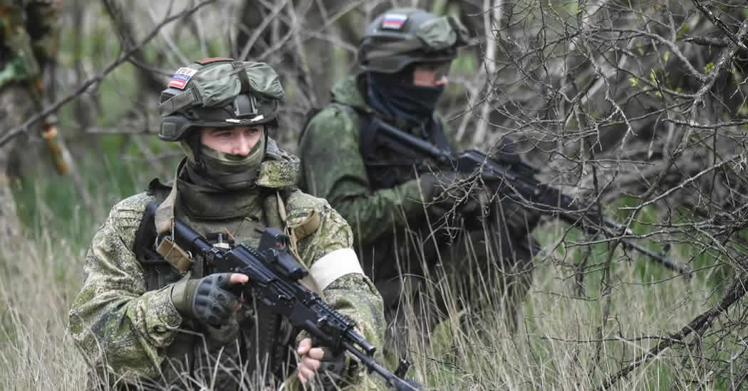 Российские военные взяли в плен две группы противника в Донбассе