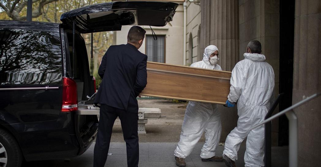 В Испании запретили публичные церемонии прощания с покойниками