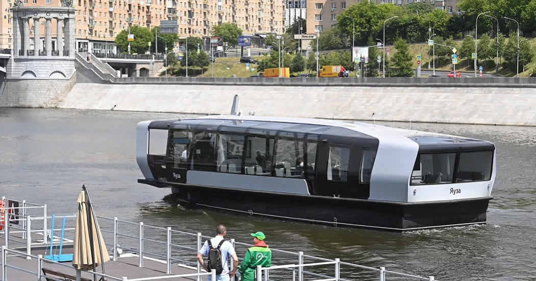 Запуск речных трамвайчиков по Москве-реке вызвал ажиотаж