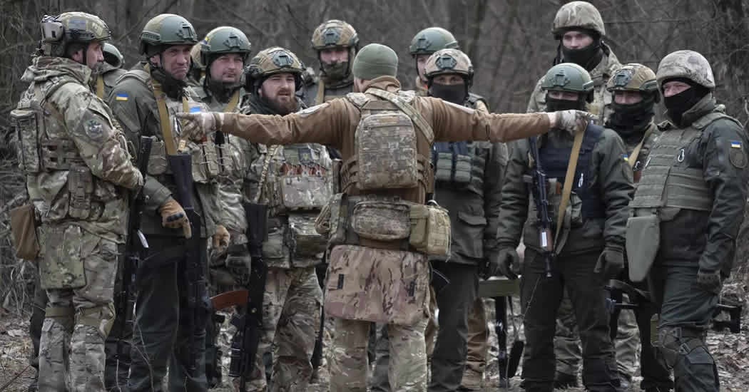 ВСУ формируют группировку для наступления на юге, заявил Рогов