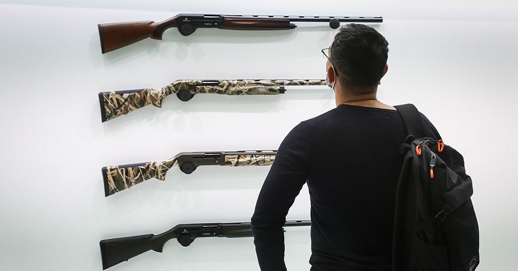 Россияне и белорусы больше не смогут владеть оружием в Эстонии