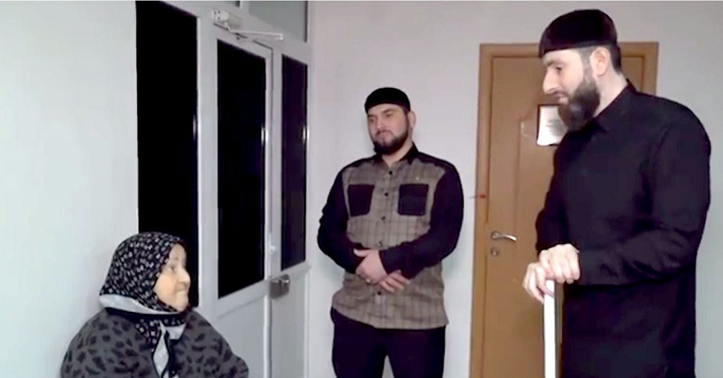 Телеканал «Грозный» показал сюжет о задержании жительниц Чечни за «колдовство»