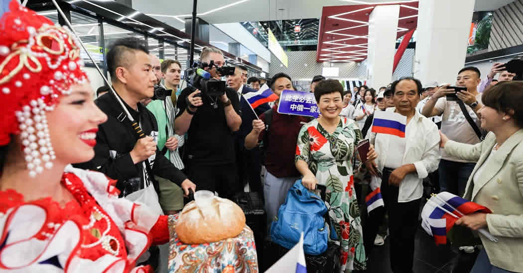 Первые туристы из Китая прибыли в Россию по соглашению о безвизовых турах
