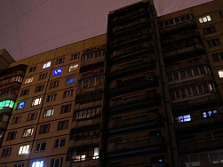 В Москве спасли женщину, повисшую на уровне девятого этажа