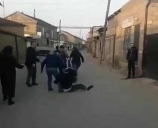  Очевидцы сняли на видео попытку самосуда над жителем села в Дагестане
