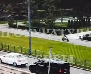  В Москве задержали курьера, сбившего на самокате ребенка