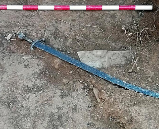  Редкая находка: в Испании нашли полностью сохранившийся средневековый меч