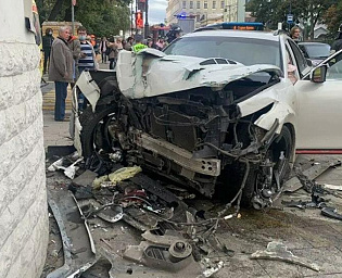  Сбивший пешеходов на Остоженке водитель оказался певцом