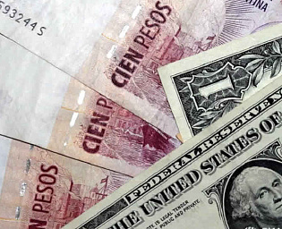  Эксперт перечислил валюты, которые обвалятся следующими