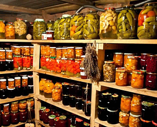  Юрист предупредил о штрафах до 3 тыс. рублей за хранение консервации в подвале дома