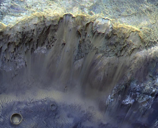  «Роскосмос» сделал снимок марсианского кратера