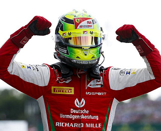  Шумахер-младший стал чемпионом "Формулы-2", россиянин Шварцман – четвертый