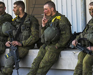  Пьяных британских солдат высадили из поезда у российско-эстонской границы