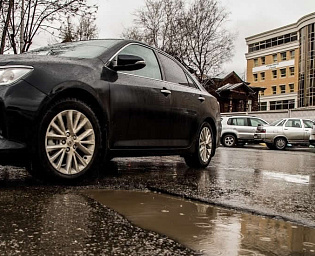  Свердловские власти объяснили покупку 15 дорогих иномарок за счет бюджета