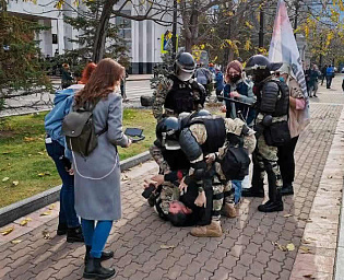  ОМОН применил силу на протестах в Хабаровске