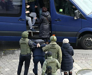  На протестах в Белоруссии задержали более тысячи человек, заявили правозащитники