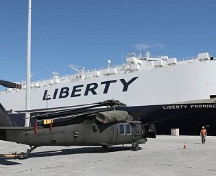  Транспортное судно с военной техникой из США прибыло в греческий порт