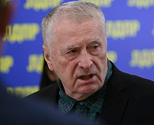  Жириновский отказался от мандата депутата 