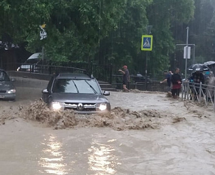  Аксенов попросит Путина о помощи в ликвидации последствий потопа