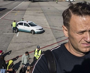  Бывшего полицейского осудили за передачу сведений о попутчиках Навального