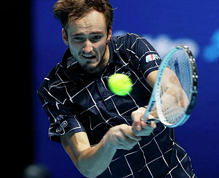  Медведев обыграл Джоковича и вышел в полуфинал итогового турнира ATP