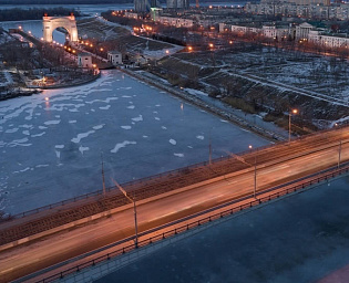  «Услышала только звук тела, ударившегося об лед»: на юге Волгограда упала с моста 17-летняя девушка