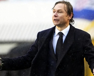  Карпин заявил, что не исключает ухода из сборной перед стыковыми матчами