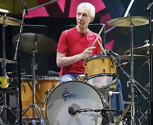  Умер ударник рок-группы Rolling Stones Чарли Уоттс