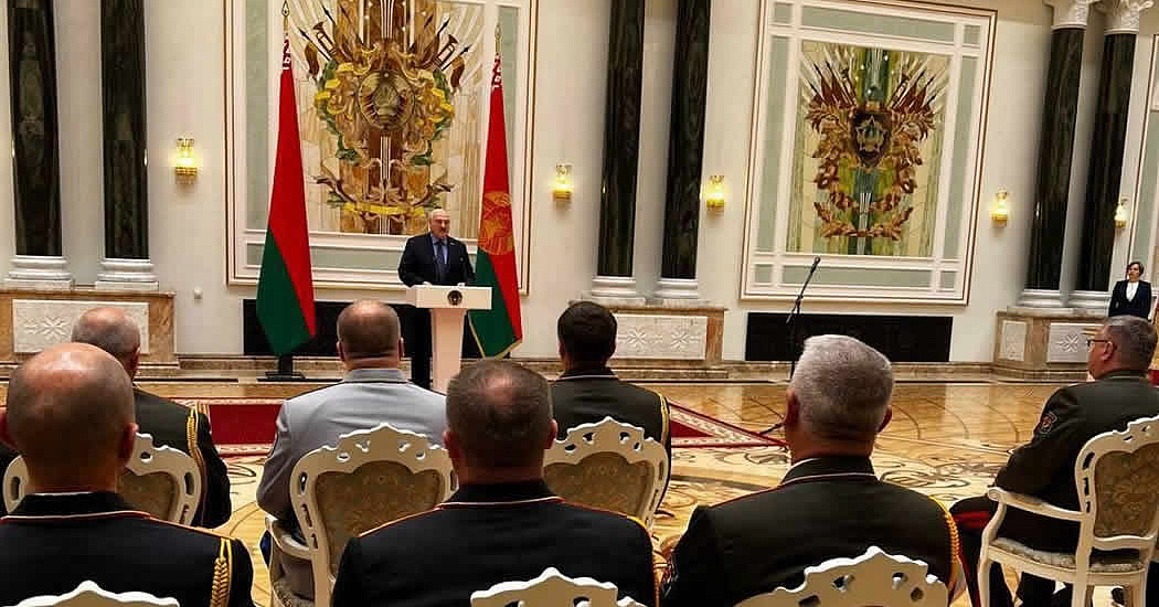 Лукашенко заявил о попытке оппозиции организовать мятеж в Белоруссии