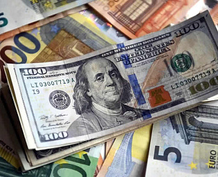  ФНС и МВД начнут пресекать куплю-продажу валюты "с рук", сообщили СМИ