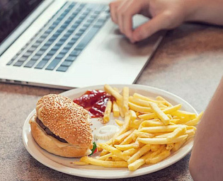  Врач назвала продукты, от которых стоит отказаться в пандемию