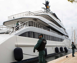  Власти США выдали ордер на арест россиянина за сокрытие яхты Вексельберга