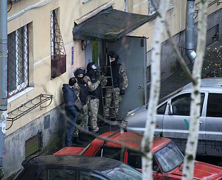  Захвативший в заложники шестерых детей в Колпино мужчина сдался