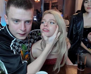  Фейсом об стол: блогер разбил лицо девушке в прямом эфире