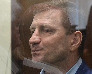  Оперативники проводят обыски в квартире у бывшей жены Фургала