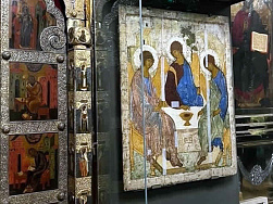 Икону Рублёва «Троица» доставили в Троице-Сергиеву лавру