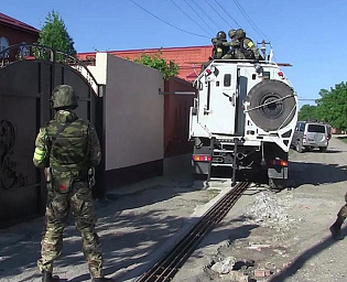  В городе Сунжа в Ингушетии заблокировали группу боевиков. Видео