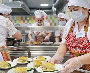  С 1 сентября младших школьников обеспечат горячим обедом