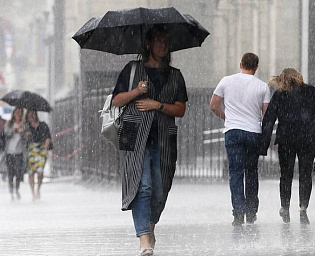  Врач рассказал, как не простудиться летом в плохую погоду в Москве