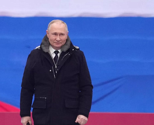  "Когда мы вместе, нам нет равных". Путин выступил на митинге в "Лужниках"