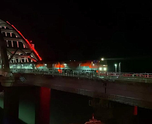  По Крымскому мосту начали курсировать пригородные поезда Керчь-Анапа