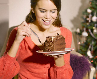  Диетолог посоветовал, как не набрать вес во время праздников