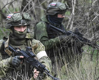  Российские военные взяли в плен две группы противника в Донбассе