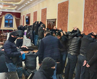  РЕН ТВ: в Мытищах задержали 52 человека на сходке криминальных авторитетов