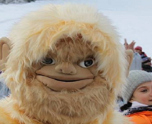  Тулеев заставлял чиновников переодеваться в снежного человека, чтобы "взбодрить народ"