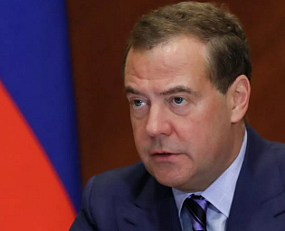  Дмитрий Медведев поздравил женщин с 8 Марта