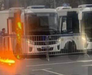  Суд арестовал мужчину, бросившего "коктейль Молотова" в автобус Росгвардии