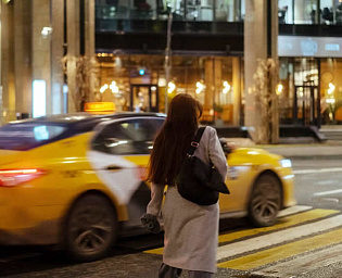  Таксист в Москве вернул матери забытого в машине ребенка